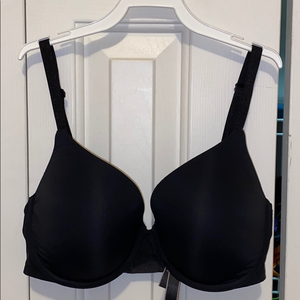 LIKE NEW Victoria’s Secret Black T-Shirt Bra